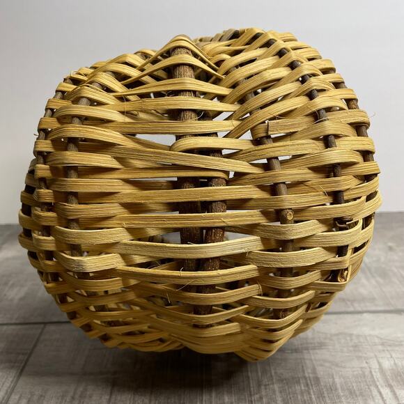 Vintage Buttocks Woven Basket Unique Natural Curly Branch Handle - Picture 8 of 10